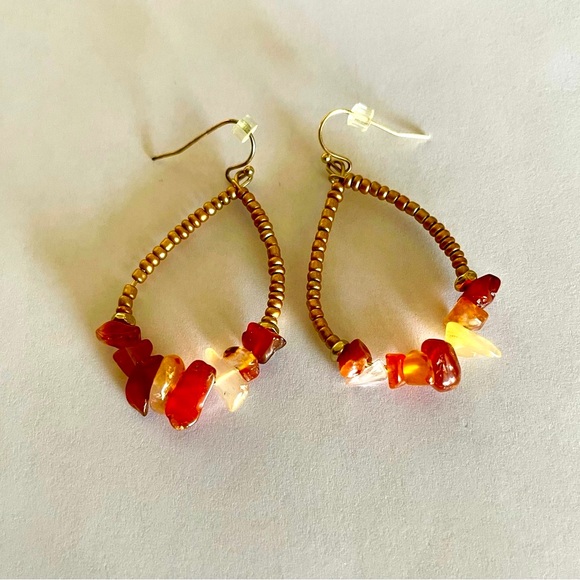 Gorgeous NWOT Carnelian and Glass Earrings with Gold Metal Wires Boho - Picture 2 of 5